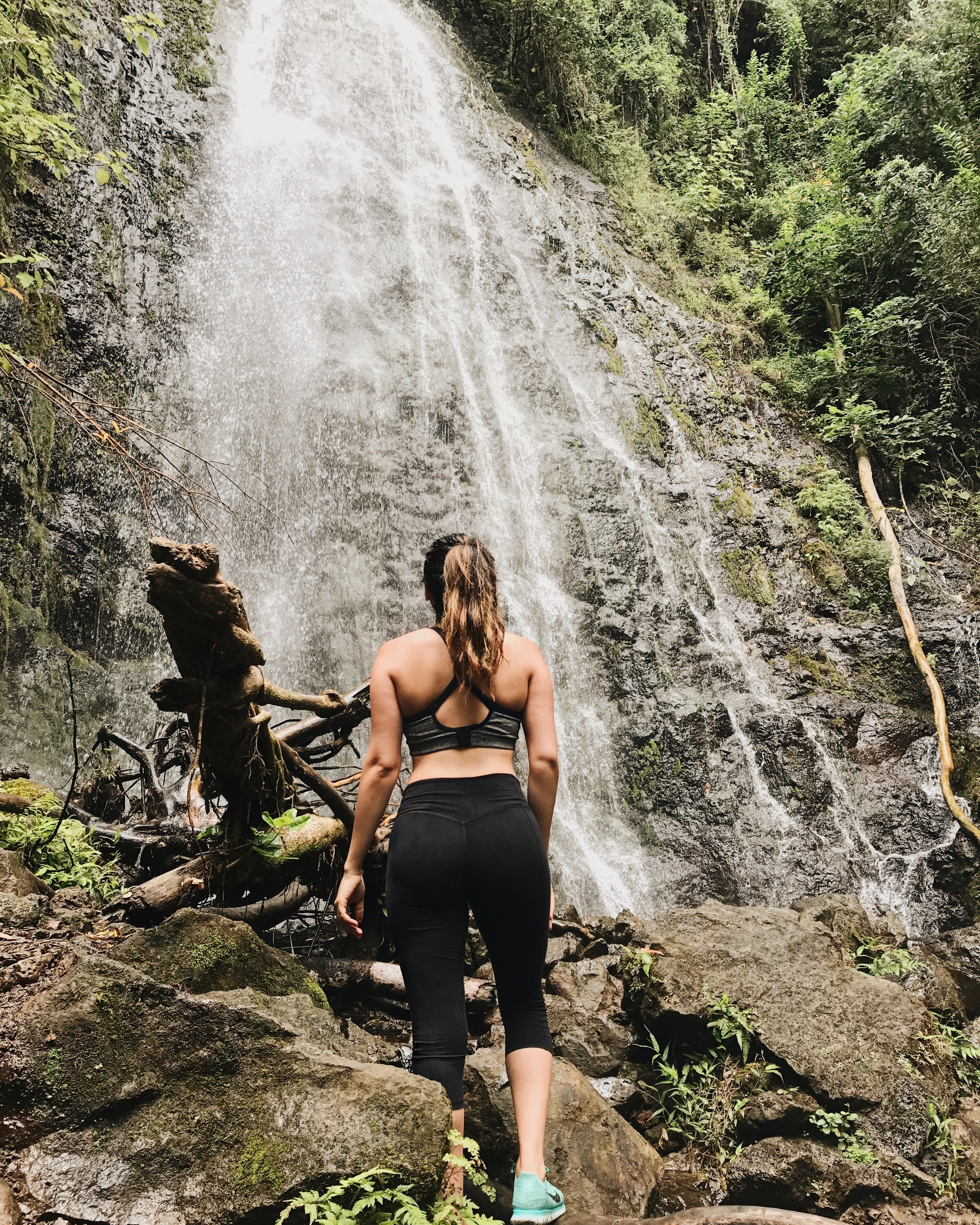 Alexis Alcala in Hawaii wearing SHEIN in the summer