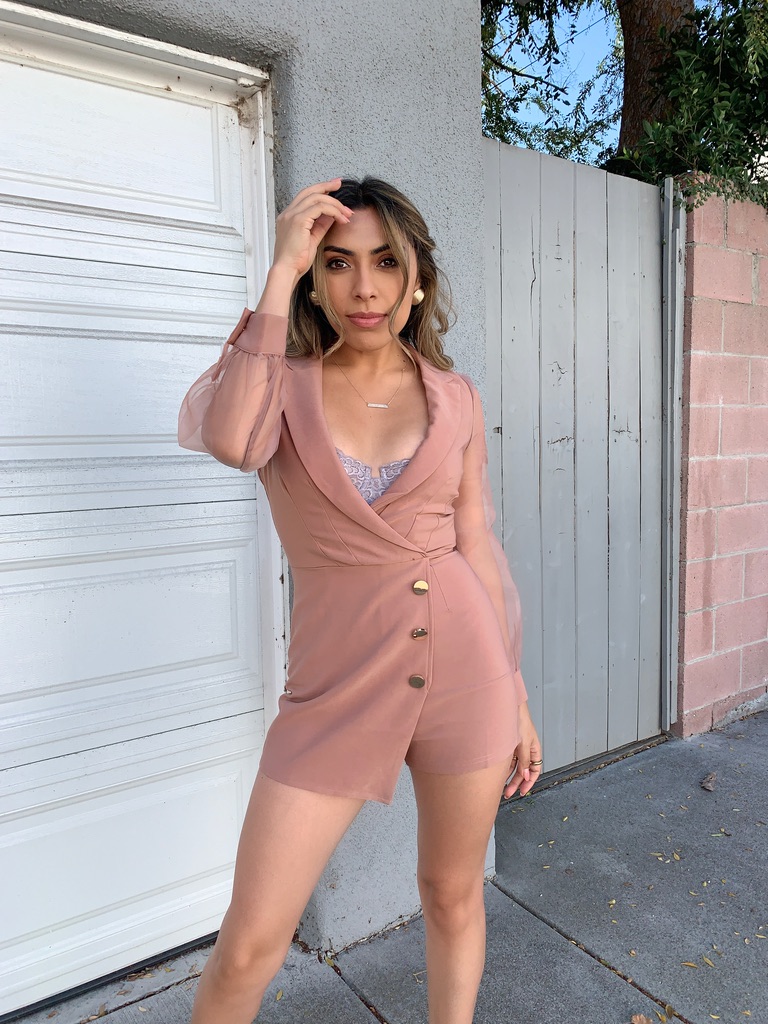 Alexis Alcala wearing fASHION Nova talking about her past goals for 2018 and where she stands with them in 2019